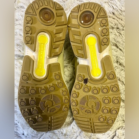 Adidas Originals ZX 8000 Yellow Tint Orange Pulse Yellow H02119 
Men’s Size 6.5 main image 6